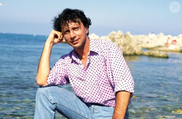 Paysage méditerranéen évoquant Capri pour accompagner un hommage à Hervé Vilard