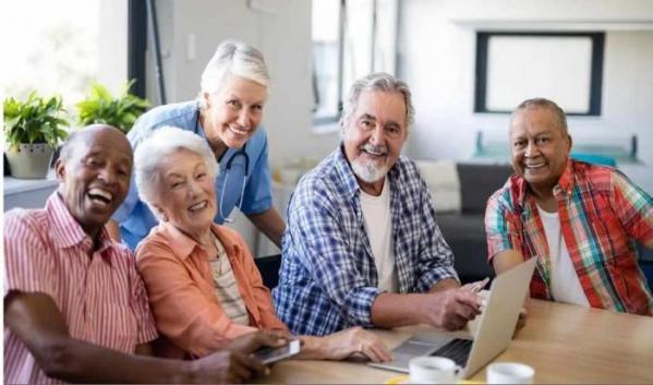 Demarrer seniors une entreprise