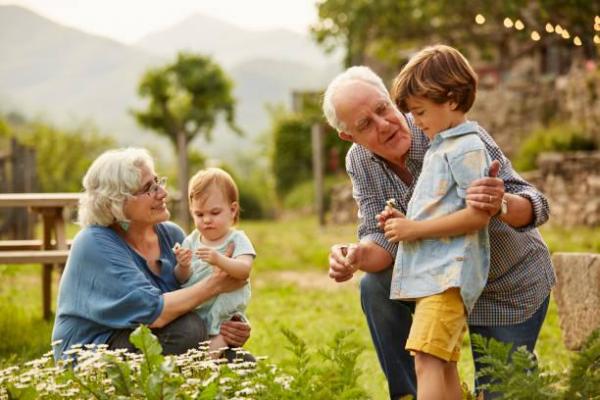 Seniors et petits enfants